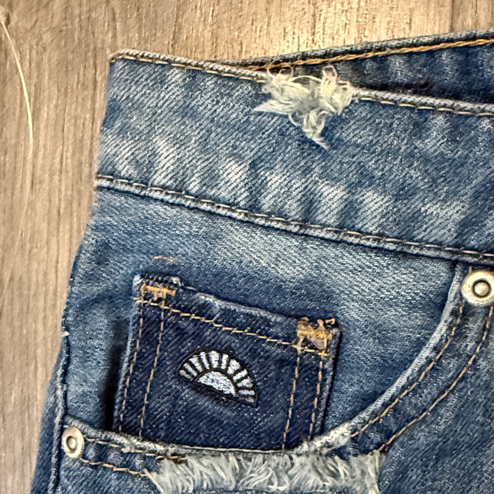 C&C California Ripped Blue Jean Shorts. Size 25 - Picture 5 of 10